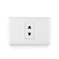 Tomacorriente Universal Simple Blanco Basic