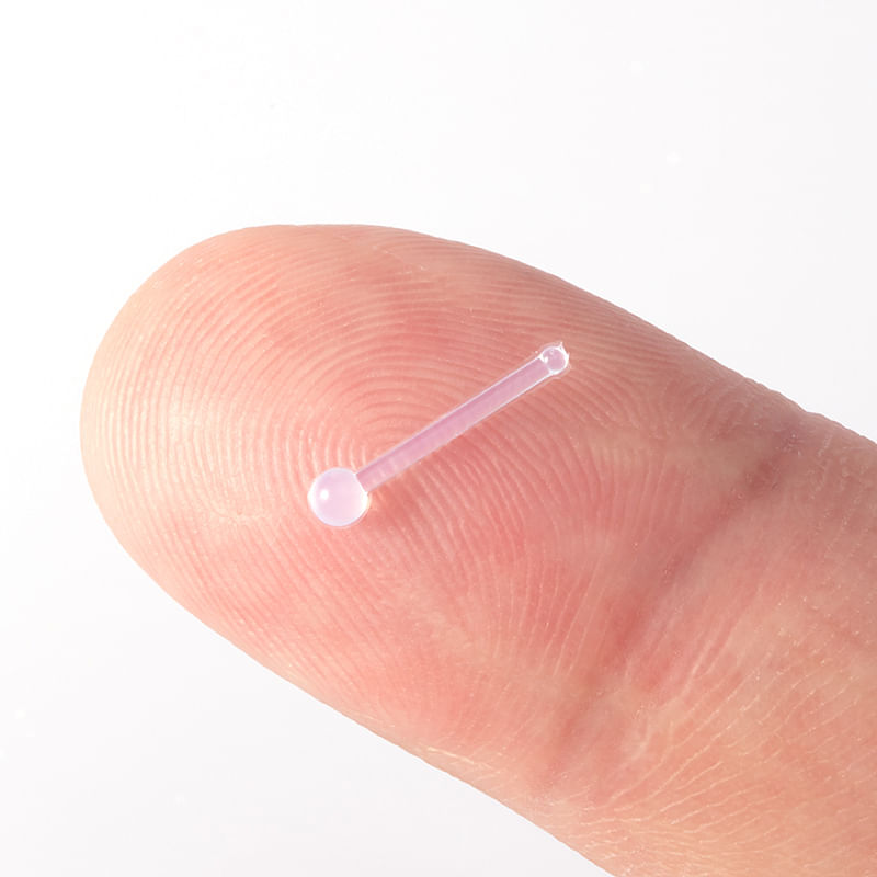 Piercing transparente para nariz en forma recta con puntito nostril