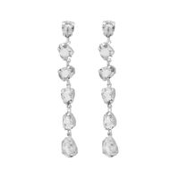 Pendientes Victoria Cruz largos lágrima color blanco elaborados en plata