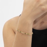 Pulsera Victoria Cruz ajustable marquesa color verde bañada en oro