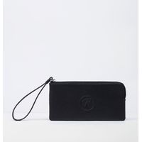 POUCH BAG EN CUERO GRABADO CON LOGO DE MARCA