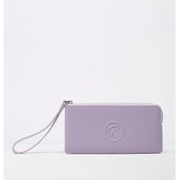 POUCH BAG EN CUERO GRABADO CON LOGO DE MARCA