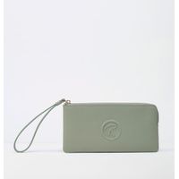 POUCH BAG EN CUERO GRABADO CON LOGO DE MARCA