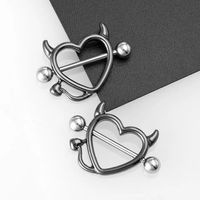 Piercing pezón nipple corazón diablito negro