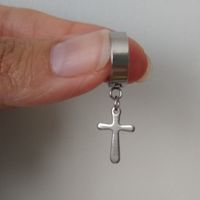 Arete piercing solitario colgante cruz plateado modelo delgado