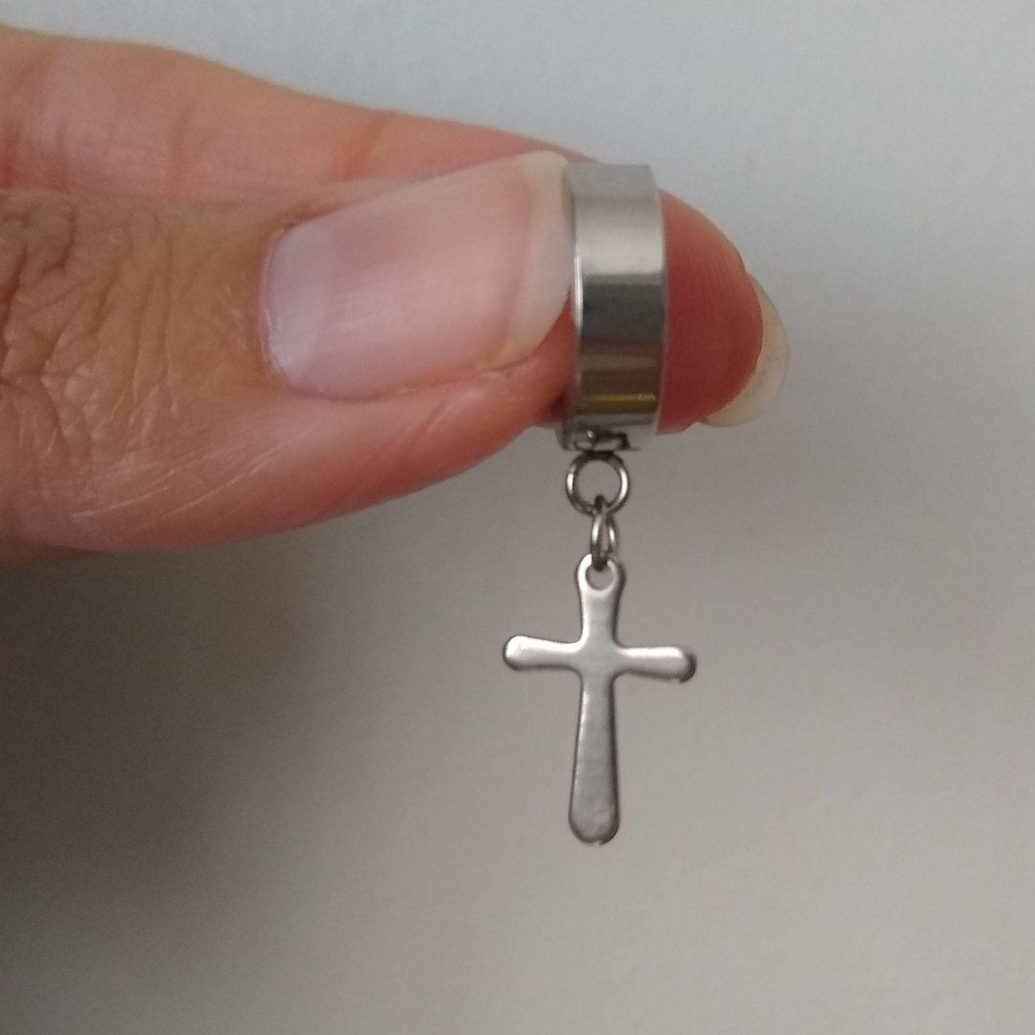 Arete piercing solitario colgante cruz plateado modelo delgado