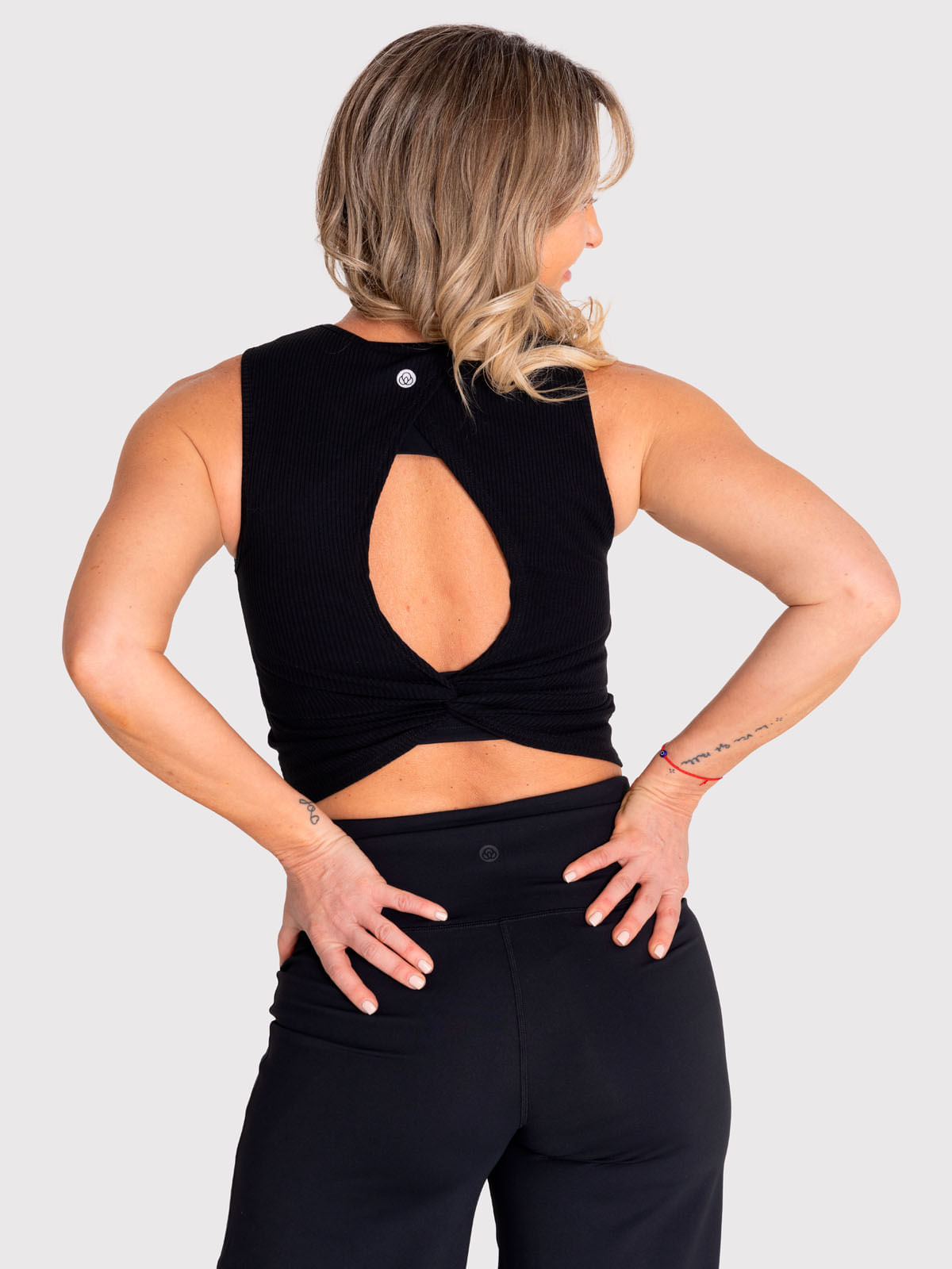 POLO SIN MANGAS PARA MUJER TANK RIB NEGRO BSOUL