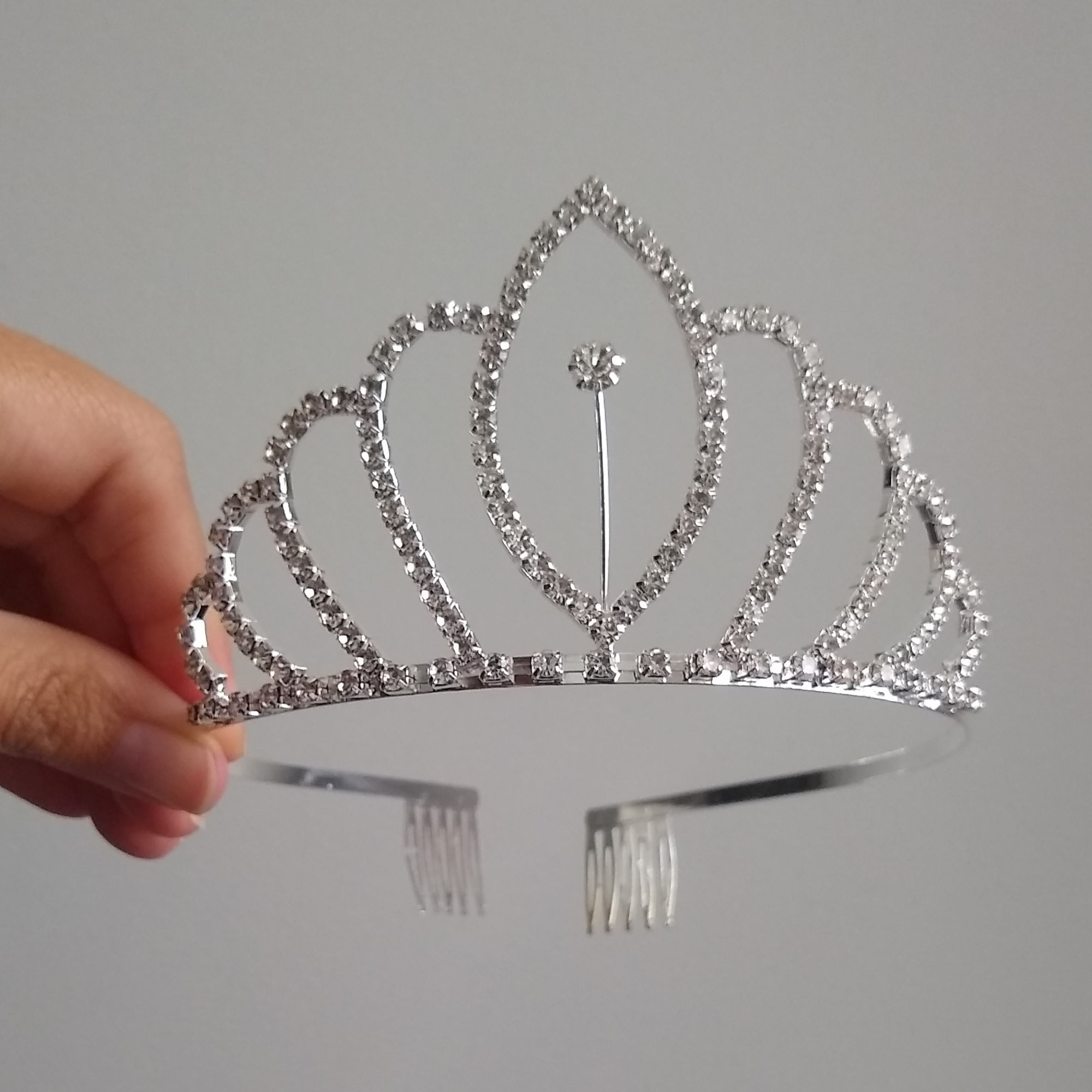 Corona tiara diadema plateada grande cumpleaños quinceañero novia fiesta princesa modelo Tiana