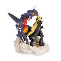 Pokemon Center Estatua Cynthia y Garchomp