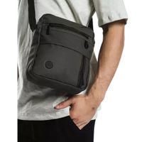 Morral Bandolera De Hombre Spake De Cuero Pu Impermeable Mate Con Correa Ajustable color negro