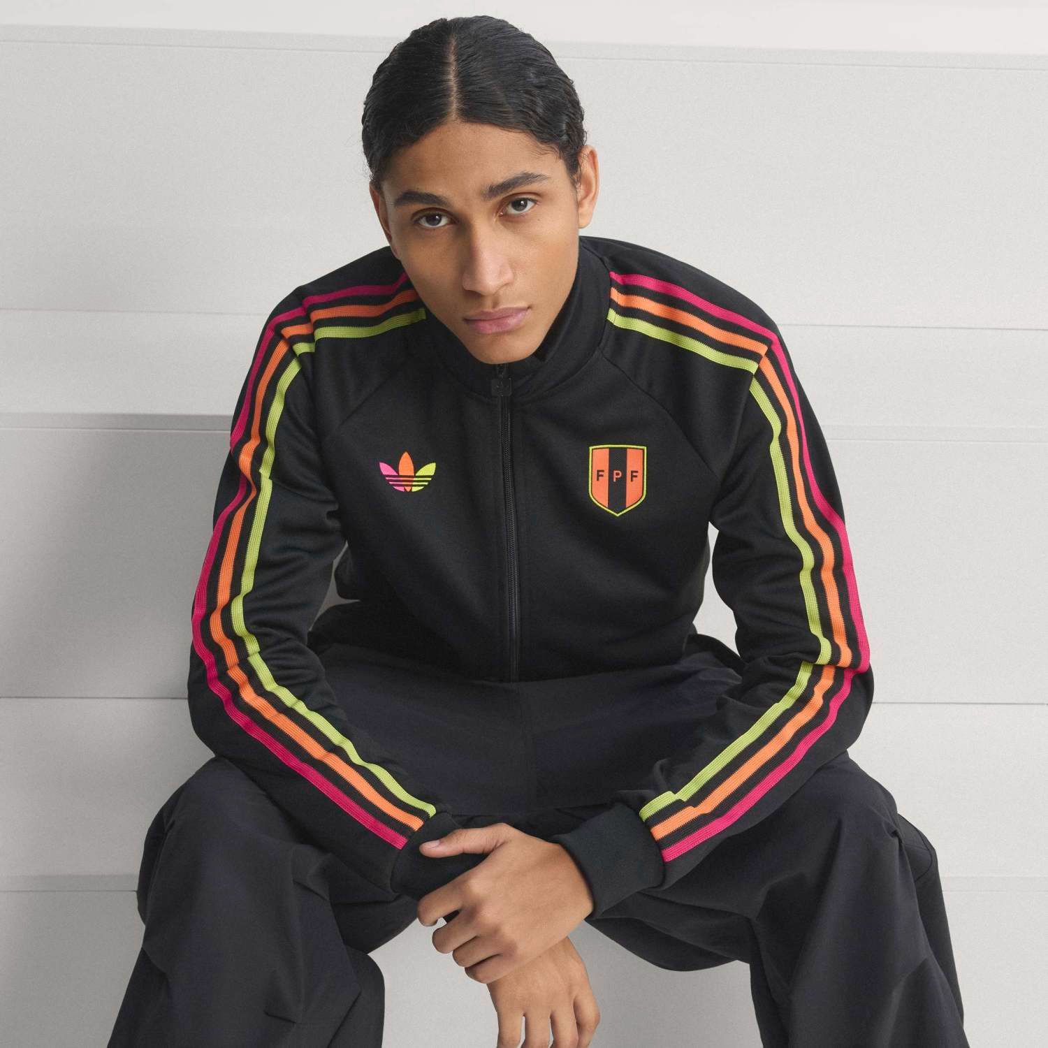 Casaca Deportiva Adidas Hombre Fpf Og Tt Ka8593 Negro