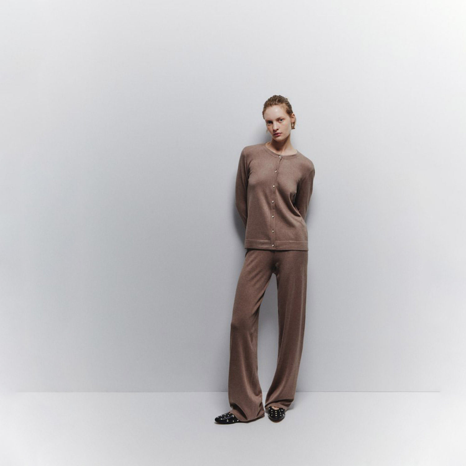 Chompa Mujer Sfera Boton Joya Gris Metal