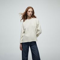 Polo Mujer Sfera Felpa Bordado Bolitas Grosella Beige