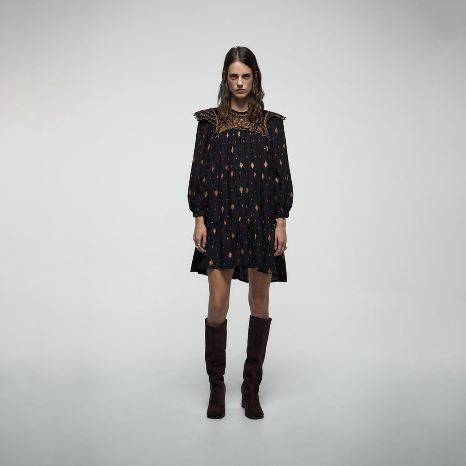 Vestido Corto Mujer Sfera Mini Pechera Bordados Negro