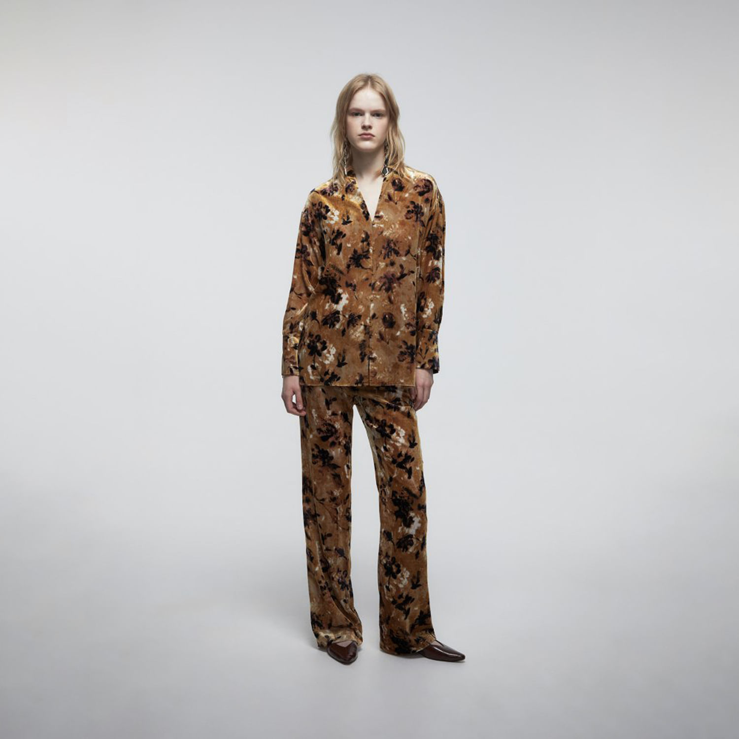 Blusa Mujer Sfera Terciopelo Estampada Mostaza