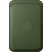 Apple Cartera FineWoven para iPhone con MagSafe en color verde moss, material reciclado, soporte par